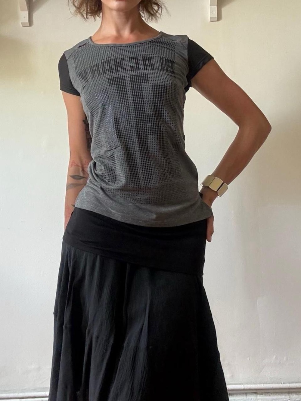 Y2K t-shirt with lace back — Blackārv